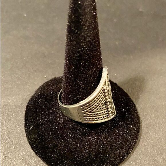 New Boho Fashion Ring Amazing Faux SilverTone Sz 8 - Picture 9 of 9